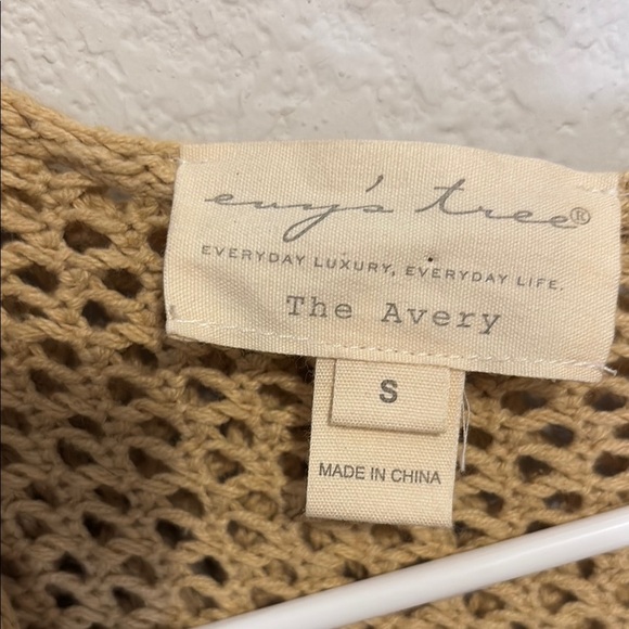 Evy’s Tree The Avery size small hooded cardigan - Picture 2 of 5